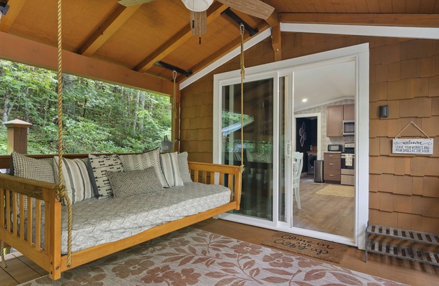 DEC-FEB MONTHLY 50% OFF The Gala Getaway @ Backyard 🍎 Cottages