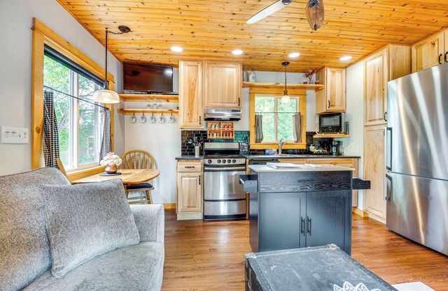 Deck & Fire Pit: Yakima River Retreat in Cle Elum