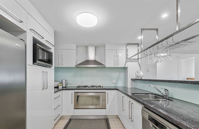 Deep Blue Apartment 8 Tangalooma