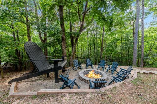 DeerWoodsLodge DOT com-Ellijay Coosawattee River-Sleeps 16-ARCADE-Hot Tub-Fire Pit-Winery's