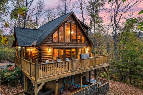 Deja View Serene Mountain Cabin for a Family Get-away with a Hot tub Sauna Fire pit that is Pet Friendly
