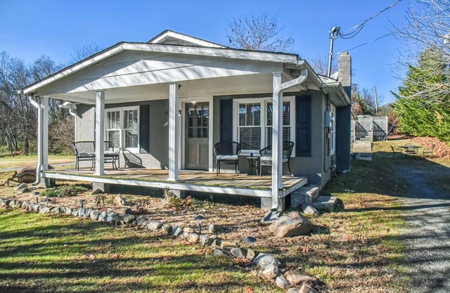 Delightful 2-bedroom Cottage in Hot Springs
