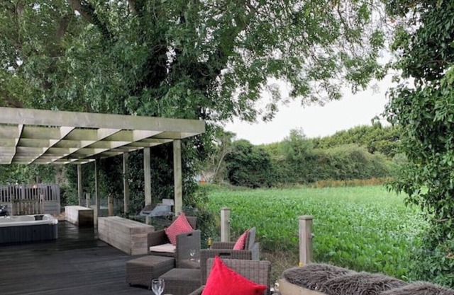 Delightful 3 bedroom lodge with hot tub.