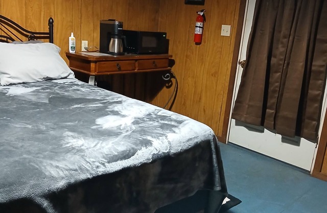 Delightful campground with AC/Heat in charming Graysville, TN