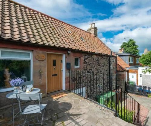 Delightful Garden Upper Cottage in Oldhamstocks East Lothian