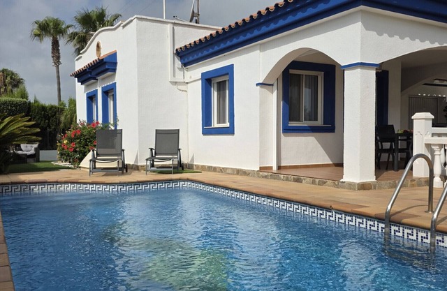 "Delphine"@MARISOL: 100m to the beach, private pool, A/C, WiFi, dog beach