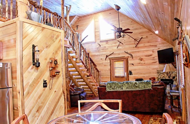 Deluxe 2-Bedroom Cabin