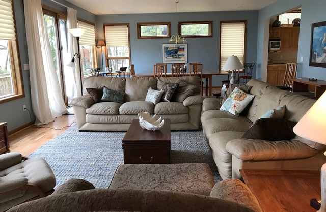 Deluxe 5 bedroom Lakefront home, Lake Huron, Sandy Beach, Wooded Point