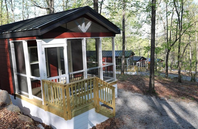 Deluxe Cabin at Endless Caverns - Glamping Adventures at Endless Caverns Resort