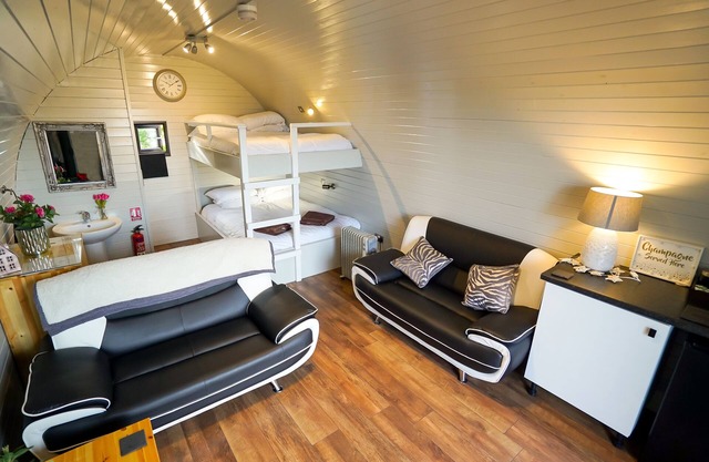 Deluxe Glamping Pod With Hot Tub in Frodsham