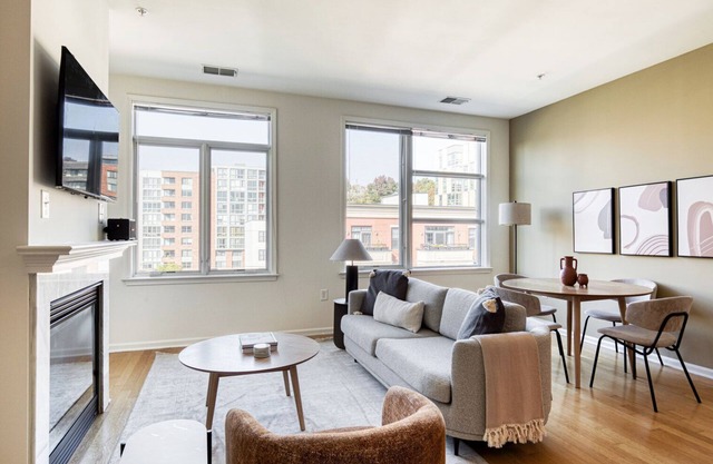 Deluxe Hoboken 2BR w/ W/D, Gym & Pool, nr UN