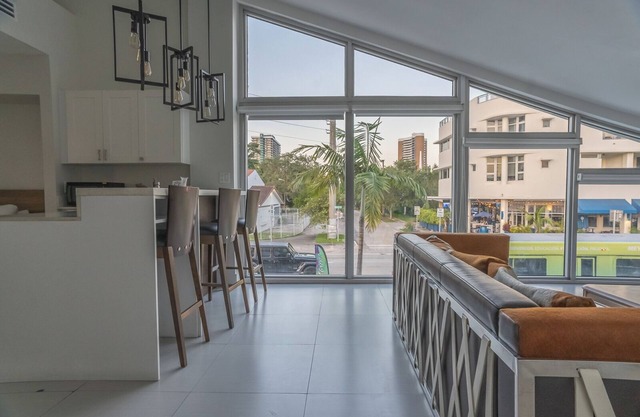Deluxe Suite at The Biscayne Hotel: Unique MiMo Gem, Floor-to-Ceiling Viewn