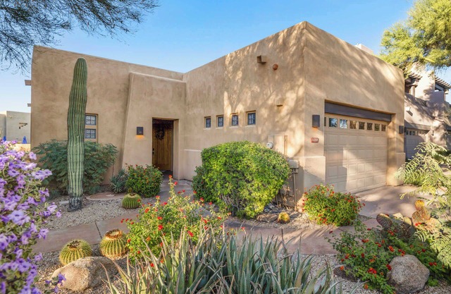 Desert Home, with Shared Heated Pool, Grille