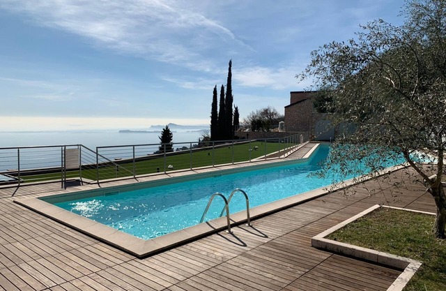 Design apartment - 100 sqm green terrace - Pool - Fantastic panoramic lake view