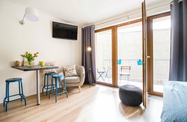 𝑫𝒆𝒔𝒊𝒈𝒏 𝒔𝒕𝒖𝒅𝒊𝒐 w/Patio, 10 min to Centre, 10 years of experience