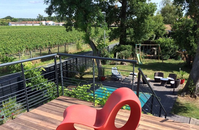 Design villa in the vineyards of Chateau Pape Clement with pool and spa