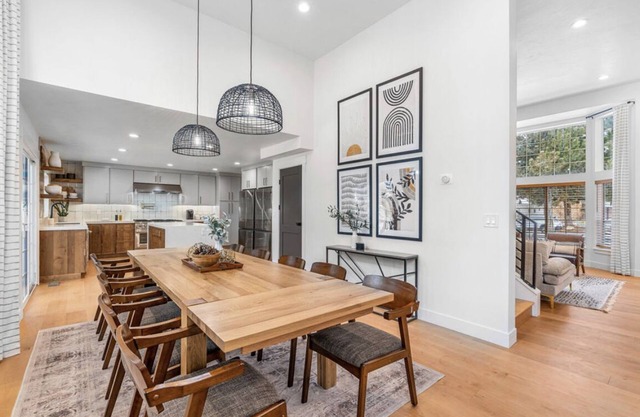Designer home with hot tub, 2 Masters, 4 full baths, close to Sundance, BYU, UVU