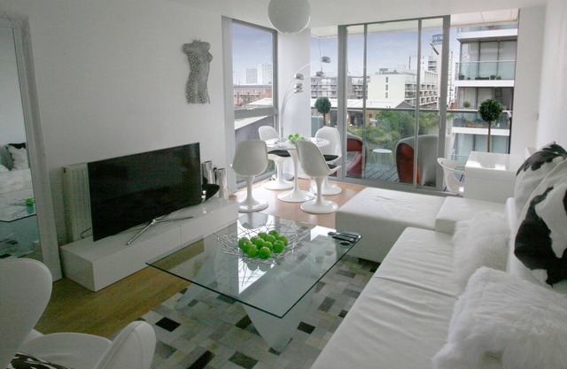 DESIGNER LUXURY 2bed 2bath Waterfront Zone2 Central City of London Canary Wharf
