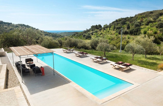 Designer villa with pool near Noto, Sicily