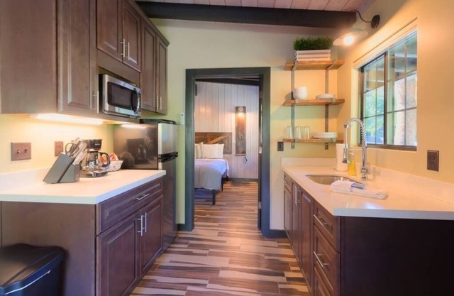 Destination Oak Creek 10 1 Bedroom Apts by RedAwning