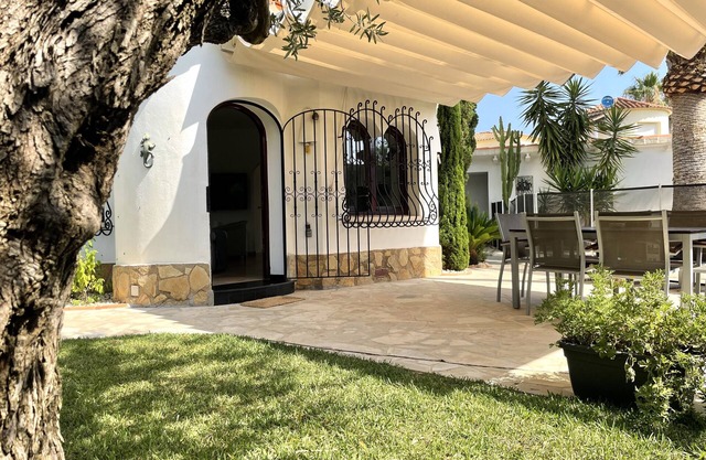 Detached CHALET 3 Bedrooms 3 Bathrooms, OLIVA-NOVA!