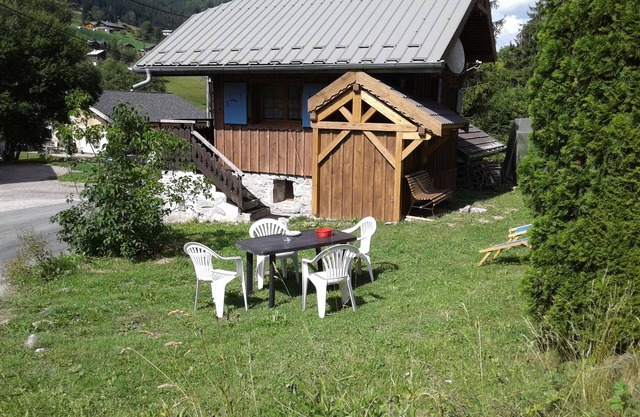 Detached chalet & atypical 4 pers. Les Gets 1km from the slopes, 200m2 of land