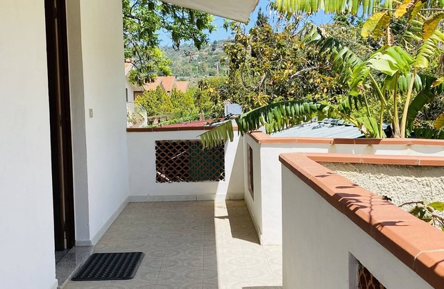 Detached cottage with sea view, 2 minutes from the beach - parking space.