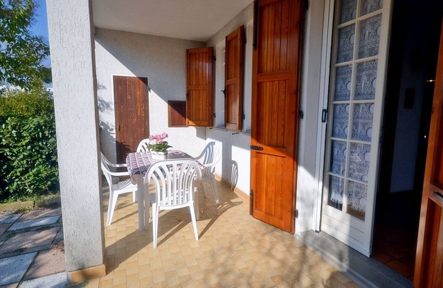 Detached house on the ground floor with garden just a few steps from the sea
