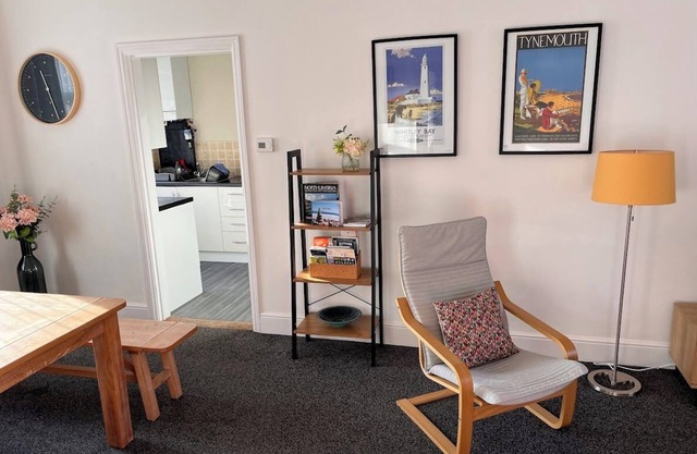 Detached, spacious upper-floor maisonette with garden by the sea. Pet friendly!