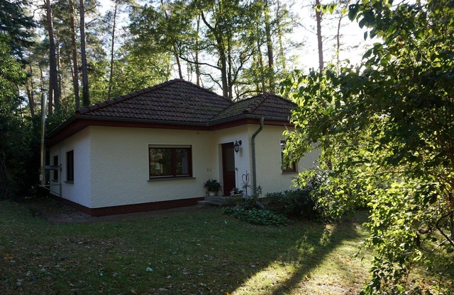 Detached vacation home (4+1 pers.): Fireplace*jetty*terrace*forest*lake access*fenced
