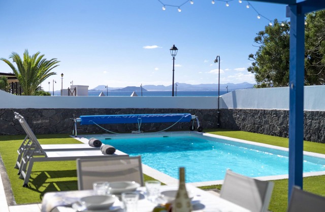 Detached Villa, Private pool, Sea view, walking distance to the Marina