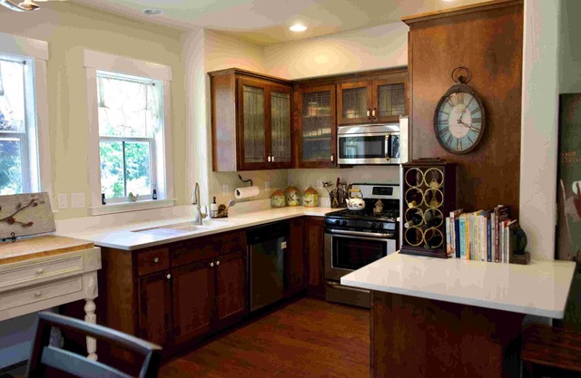 Deven's Cottage, Cozy 2-bedroom townhome in Jacksonville with AC, WiFi, office