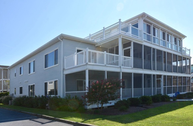 Dewey Beach 4BR Condo Ocean Block w/Parking, Outdoor Shower