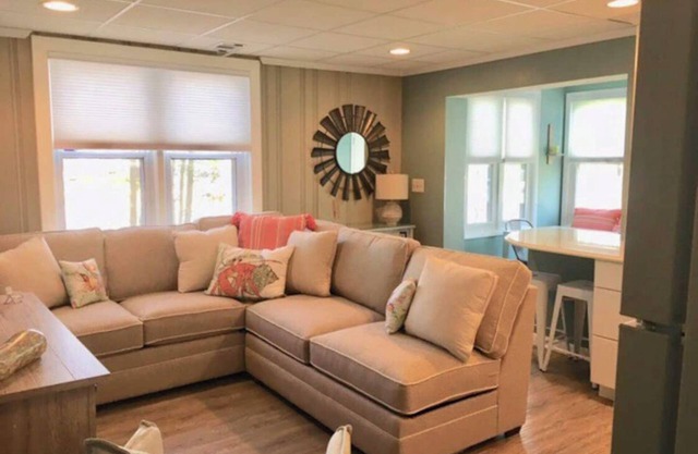 Dewey Beach Condo 2BR + Sleeper. Family friendly! Three min walk to the beach!