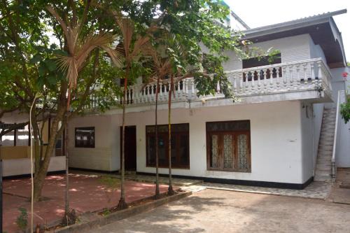 Dewmini Family Resort