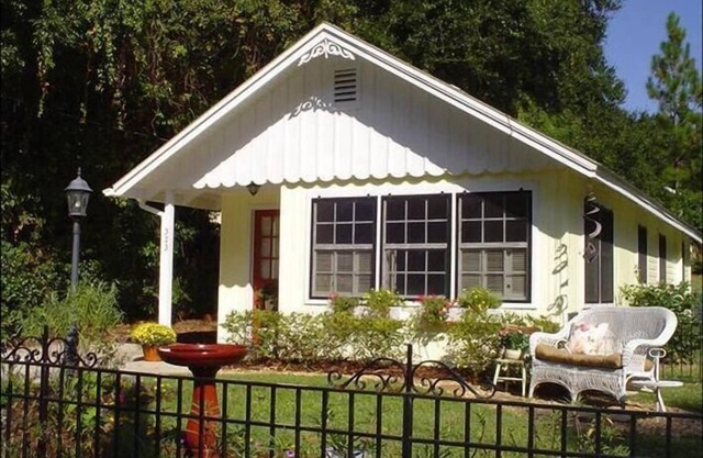 *DICKERMAN COTTAGE. Located on cottage row in the Historic area of Mount Dora*