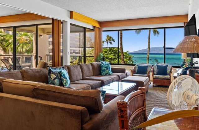 DIRECT BEACHFRONT 3BR 2BA! INCREDIBLE VIEWS! Sleeps up to 10! AC!