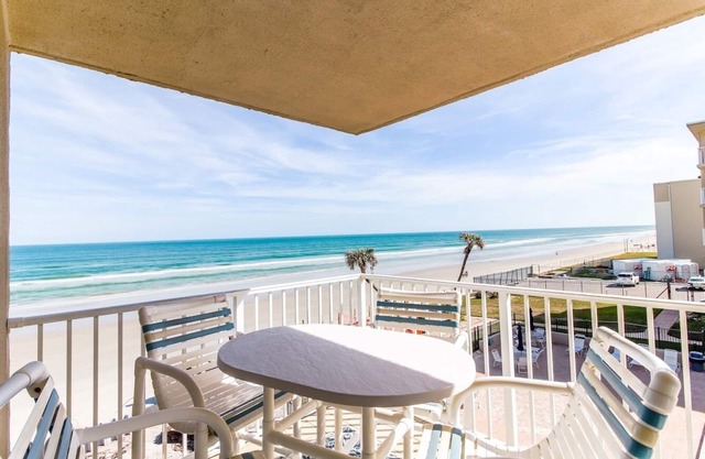 Direct Ocean Front/Corner Unit! NoDriveBeach of New Smyrna !