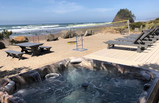 Direct Ocean Front!- 6 bed, 4 bath. Hot tub , Views, pet-friendly