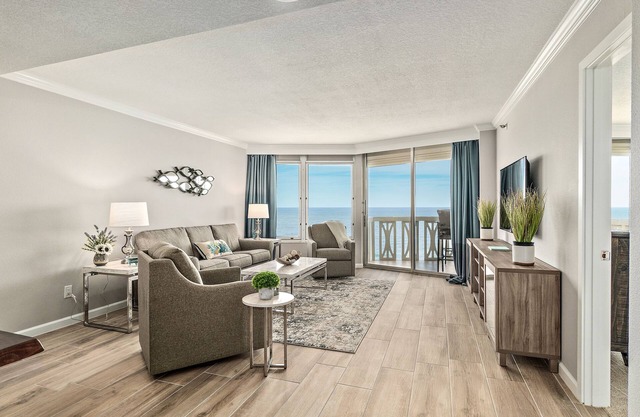 Directly on ocean! Luxury 12th floor condo