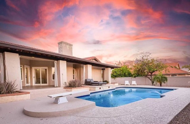Discounted! Luxe Desert Escape – Heated Pool & Game Room!
