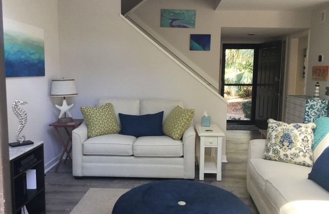 DISCOUNTS/End Unit#15/Walk to Beach/Pool/Tennis/P-ball/Bike Path/2 B/2.5 Ba/Loft