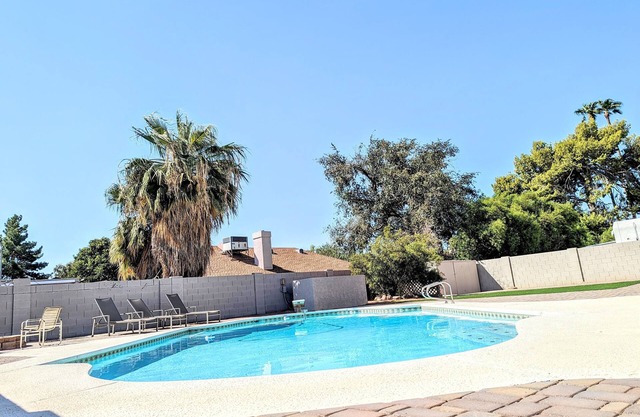 Discover comfort near Grand Canyon University - 9 min drive