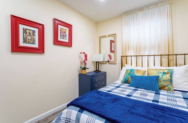 Discover fun at NYC 30min drive stay at our cozy 2bed apartment in New Rochelle