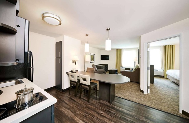 Discover the Texas State Capitol from Prime Location w/Self Parking & Breakfast