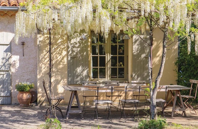 Discover this beautiful detached vacation home with private pool.