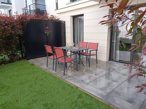 DISNEY - PARIS 5 Min DE DISNEY - PK privé gratuit - 4 personnes - Terrasse jardin