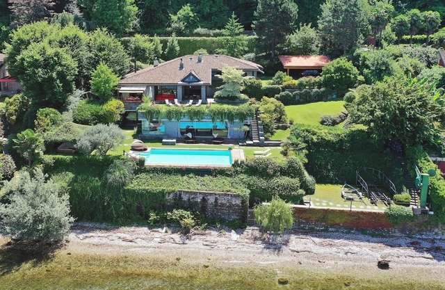 Distinctive stylish villa with pool directly on the lake shore! - Villa Isa