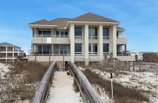 👑Dixie Queen👑 Iconic Beachfront Retreat with Gulf Views + Swim Spa + Elevator