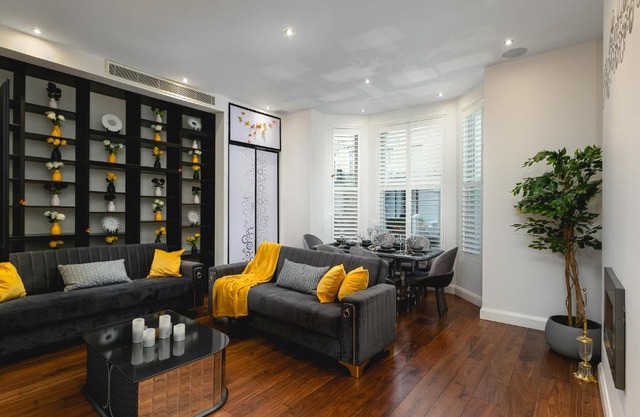 დLUXURY & Spacious Duplex in the Heart of Chelseaდ
